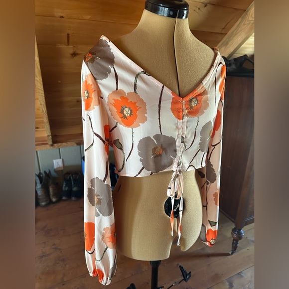 Cider crop top. Size medium. Long sleeve. Drawstring adjustable front. Boho - Picture 6 of 9